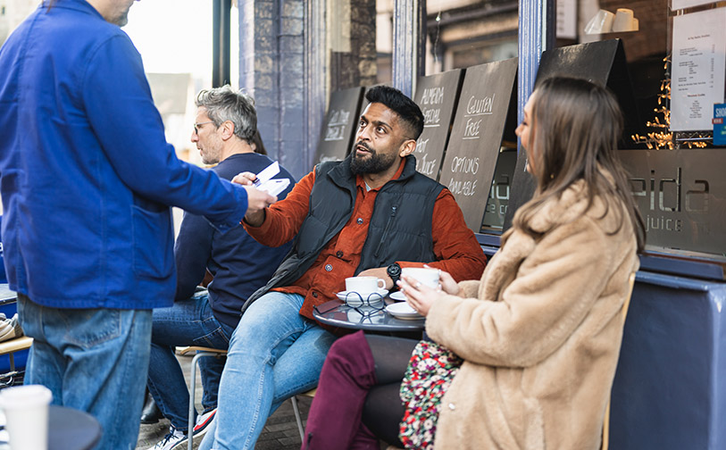 Płatność przy użyciu terminala w restauracji